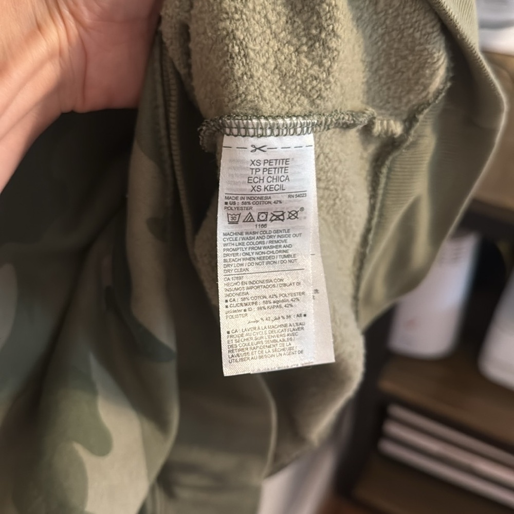 Old Navy camo sweatshirt - Picture 4 of 4
